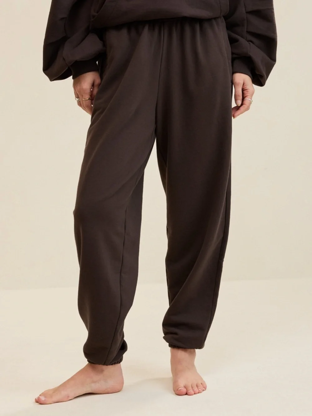 Aerie | Jet Setter Jogger | Small | Deep Earth Brown - Picture 4 of 8